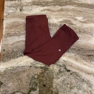 ✨ LULULEMON SHARP TURNS CROP IN REDWOOD ✨